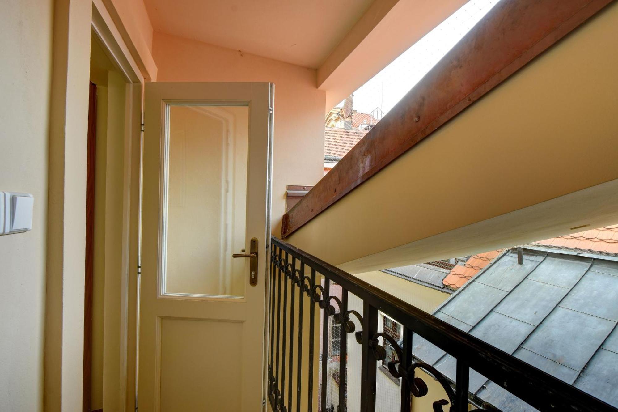Hotel Karlova Prague Exterior photo